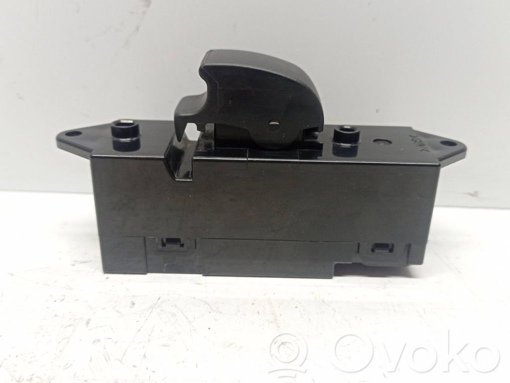 Mitsubishi Colt Electric window control switch 