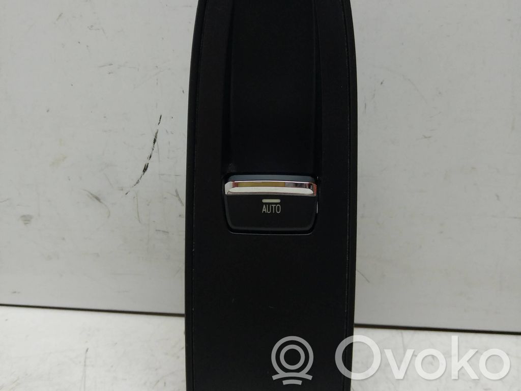 Subaru XV II Electric window control switch 