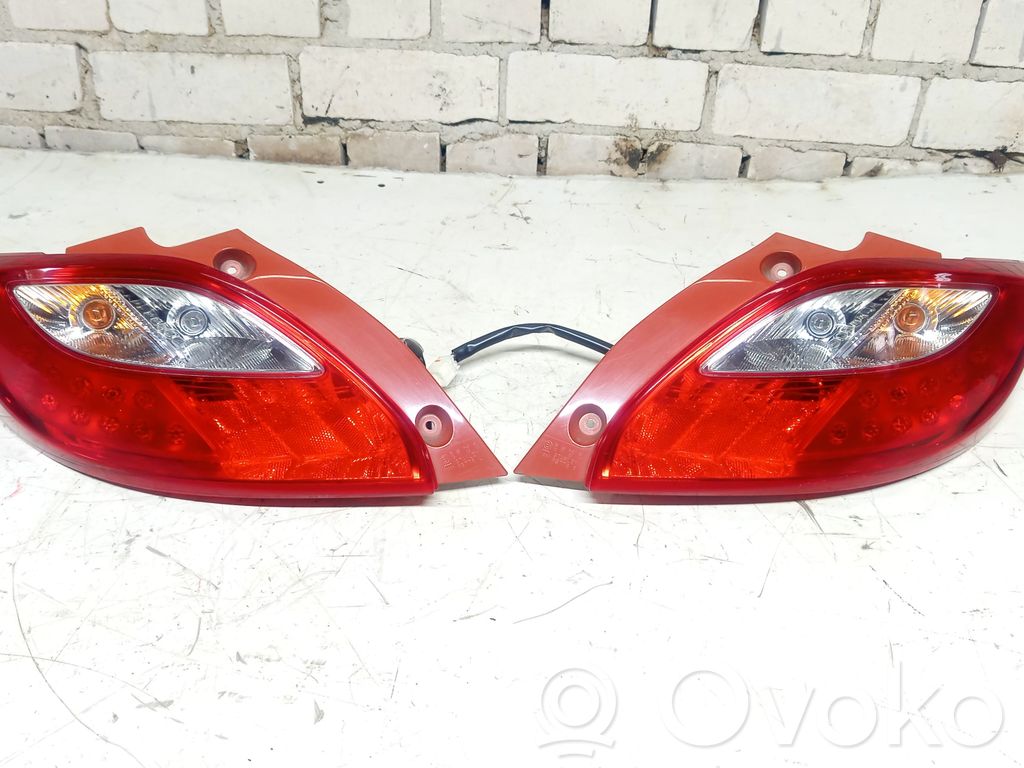 Mazda 2 Galinių žibintų komplektas 
