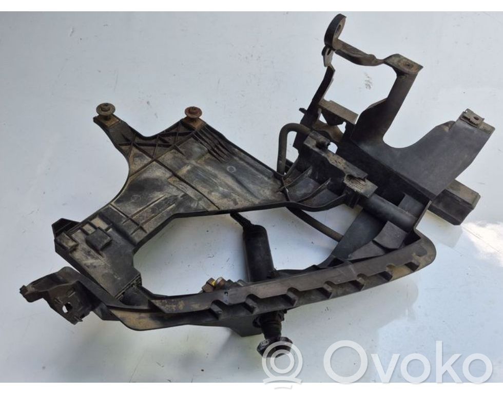 Audi A4 S4 B8 8K Ajovalon kannake 