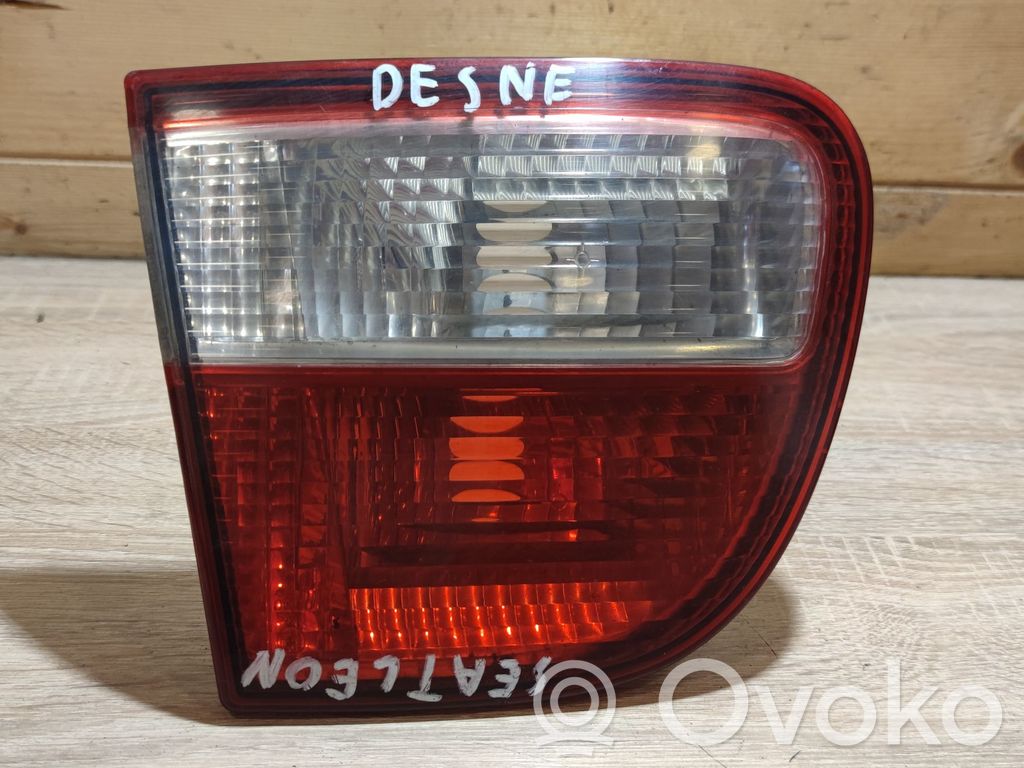 Seat Leon (1P) Aizmugurējais lukturis pārsegā 