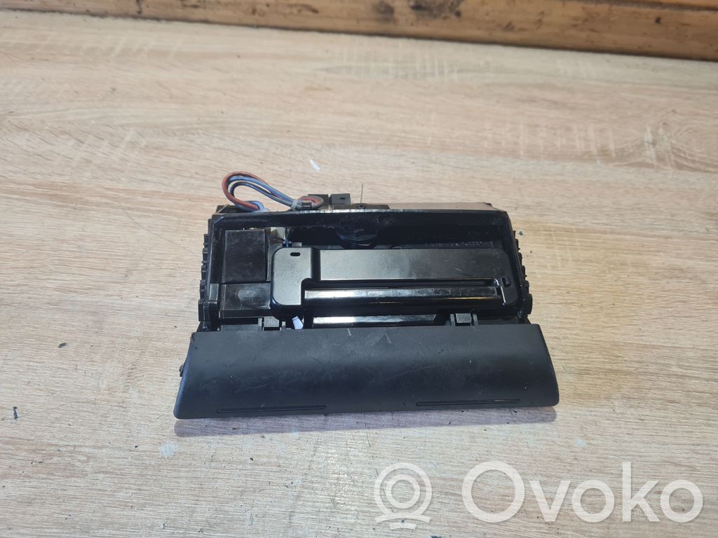 Audi A6 S6 C5 4B Popielniczka deski rozdzielczej 