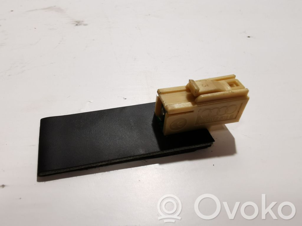 Audi A4 S4 B7 8E 8H Bluetooth antenna 