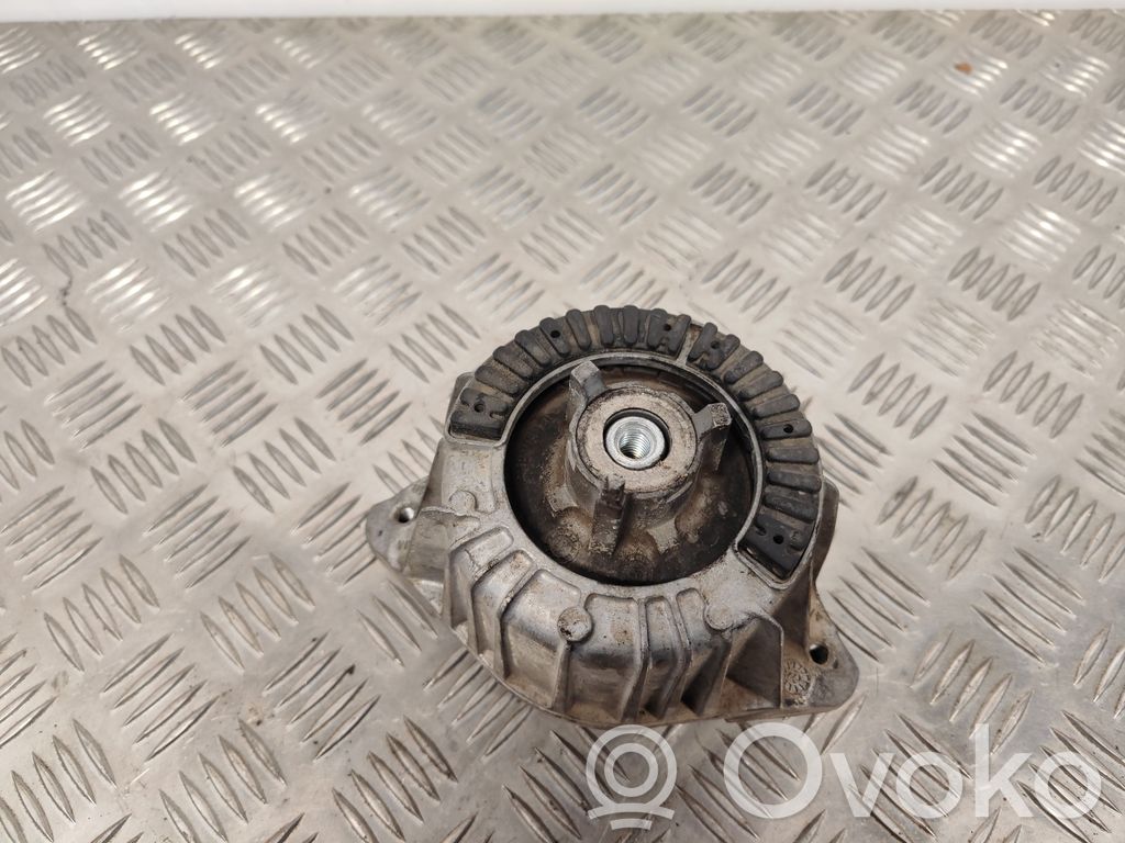 Mercedes-Benz C W204 Engine mount bracket 
