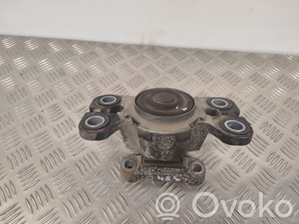 Volvo V70 Engine mount bracket 
