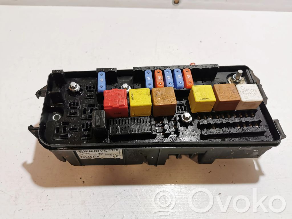 Opel Signum Saugiklių blokas 