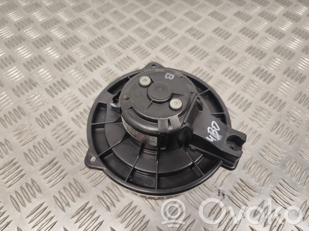 Toyota Avensis T250 Mazā radiatora ventilators 