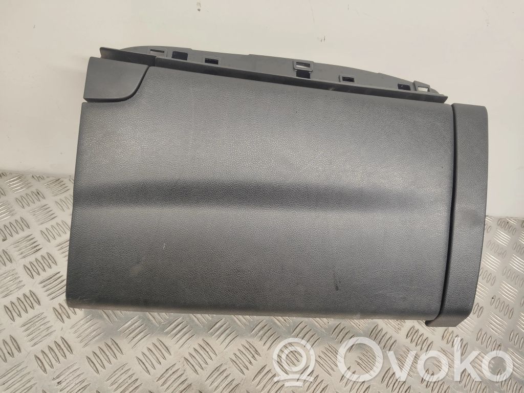 Glove box set   EM2BR06010