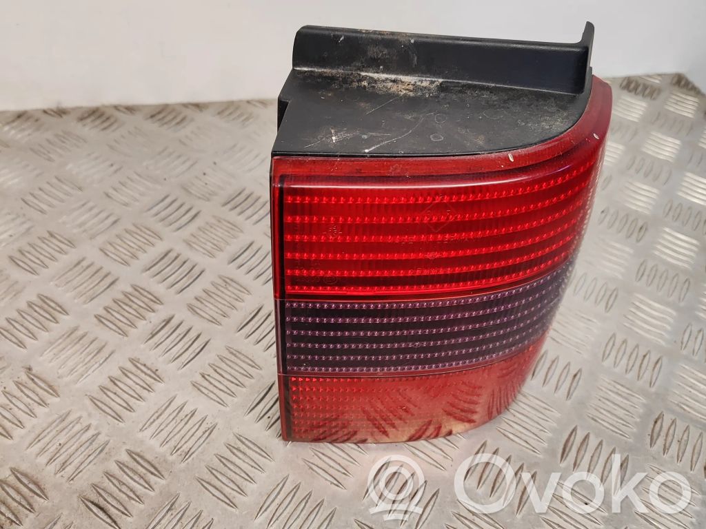 Volkswagen PASSAT B4 Lampa tylna 