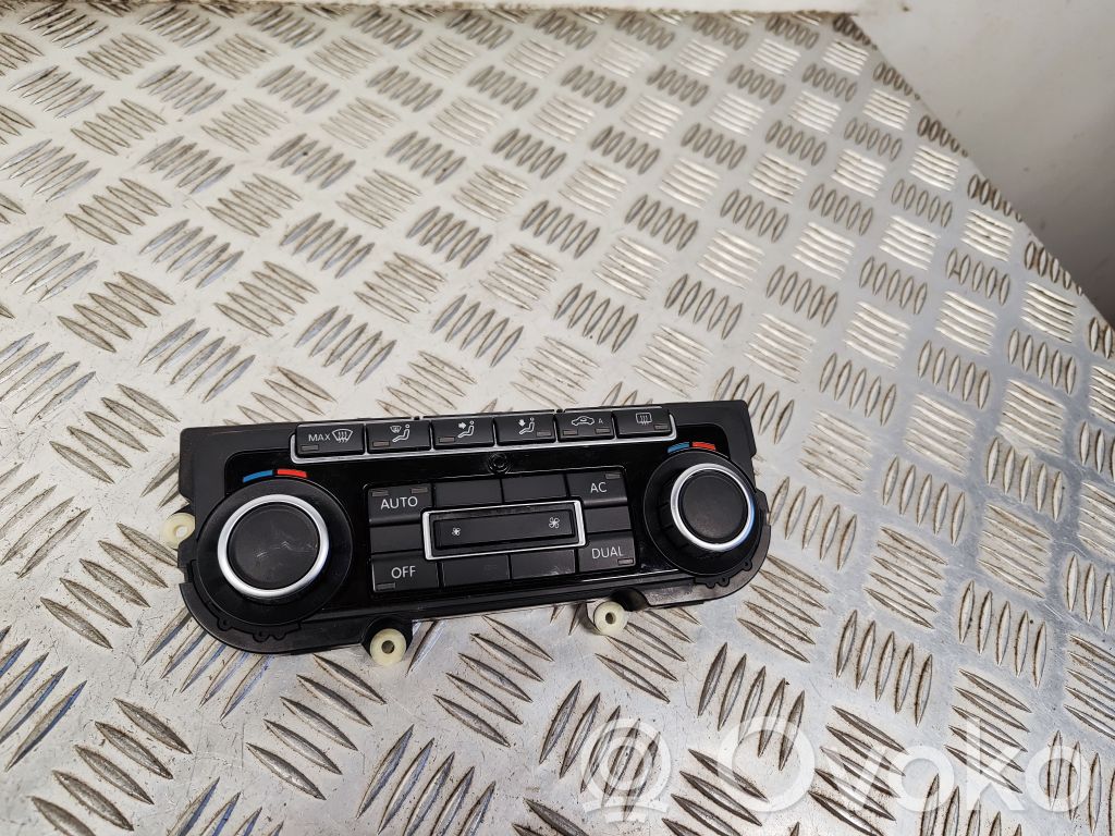 Volkswagen Golf VI Climate control unit 