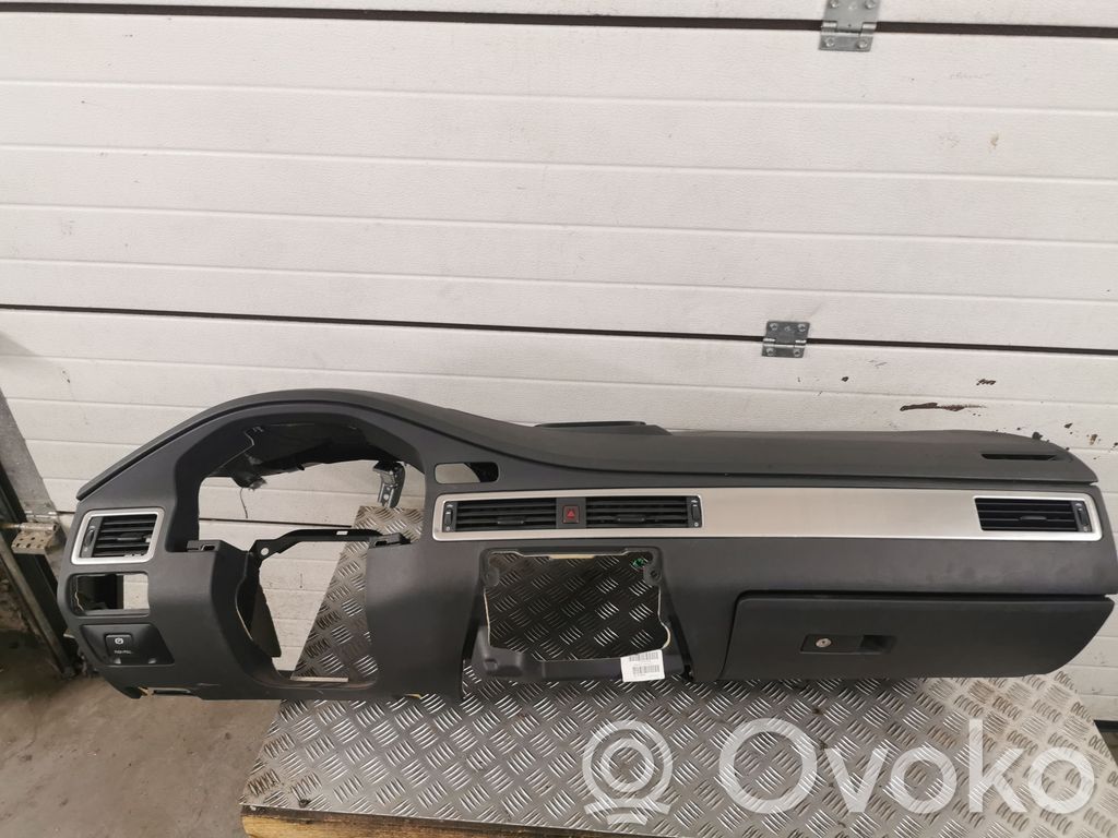 Volvo V70 Panelė 