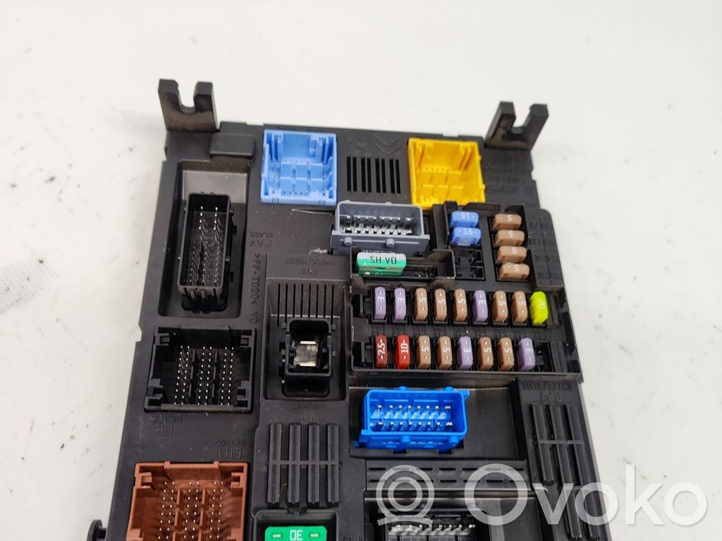 Citroen C4 Cactus Fuse module 