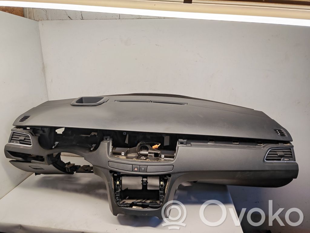 Peugeot 508 RXH Dashboard 