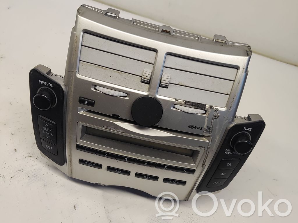 Toyota Yaris Panel / Radioodtwarzacz CD/DVD/GPS 