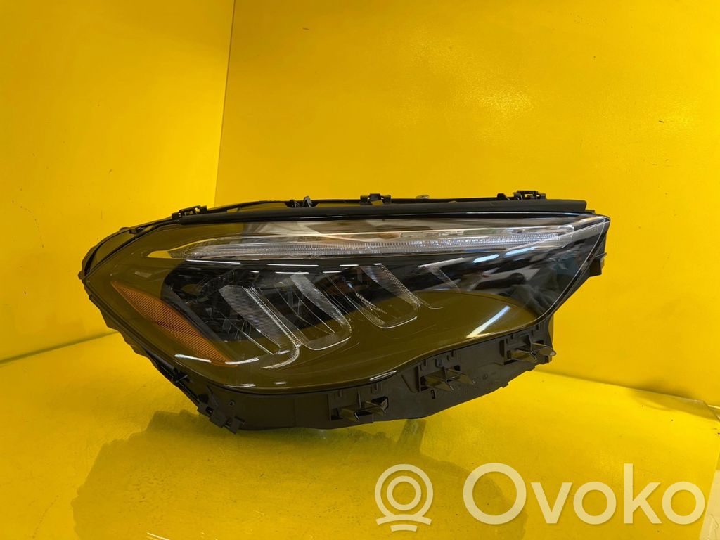 Mercedes-Benz B W247 Lampa przednia 