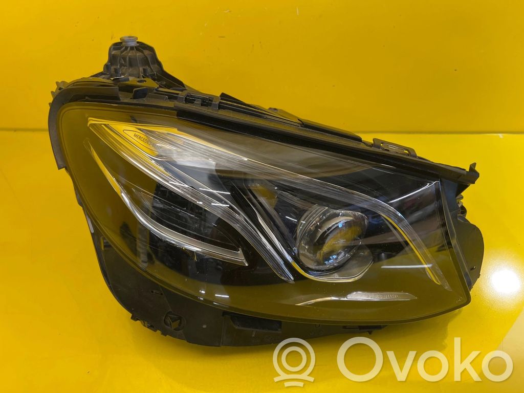 Mercedes-Benz E W213 Lampa przednia 