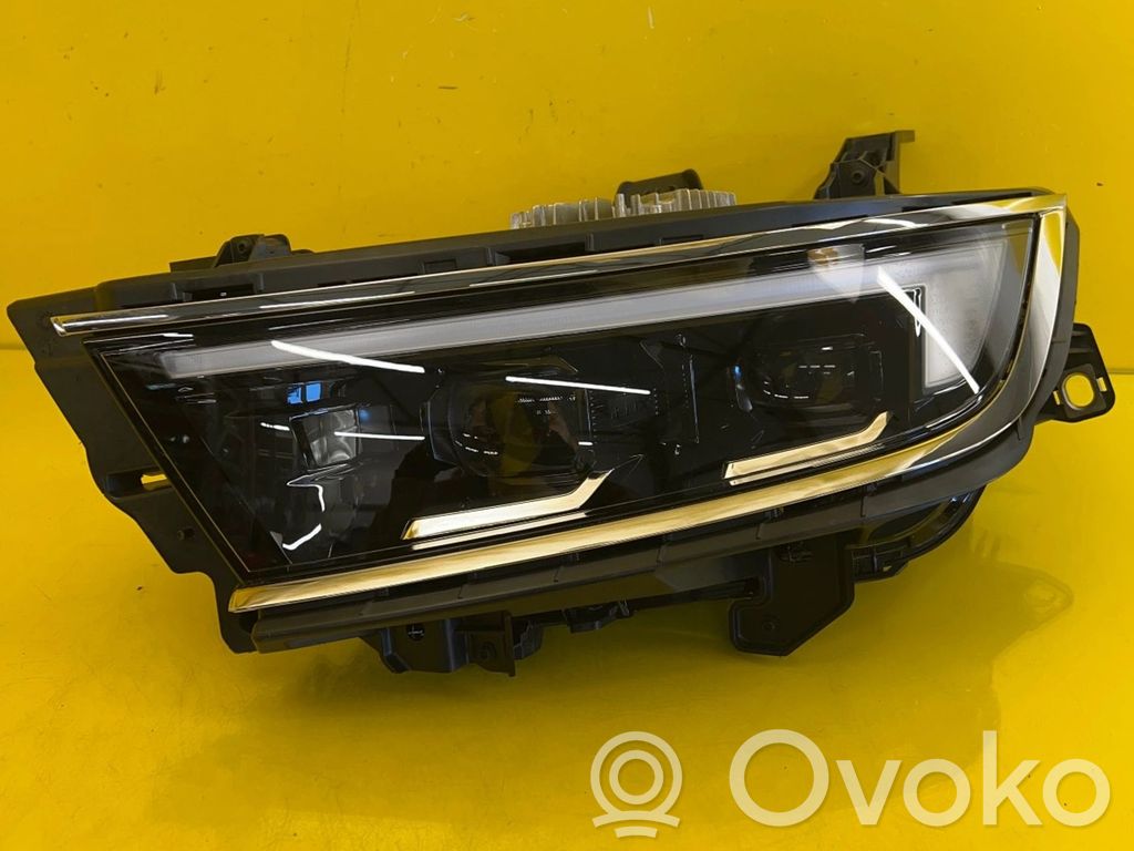 Opel Astra L Etu-/Ajovalo 
