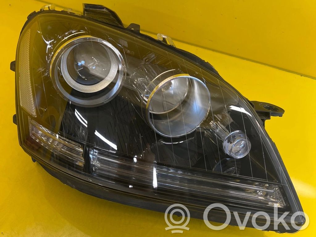 Mercedes-Benz ML W164 Lampa przednia 