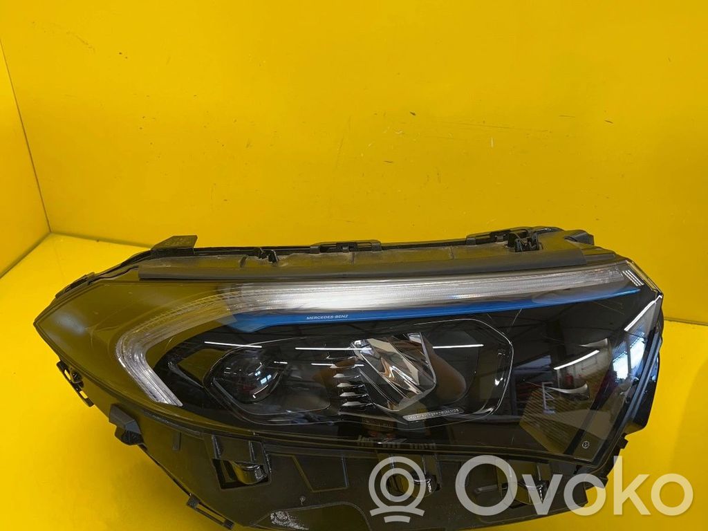 Mercedes-Benz EQA Phare frontale 
