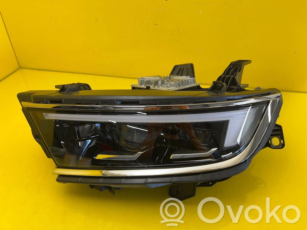 Opel Astra L Lampa przednia 