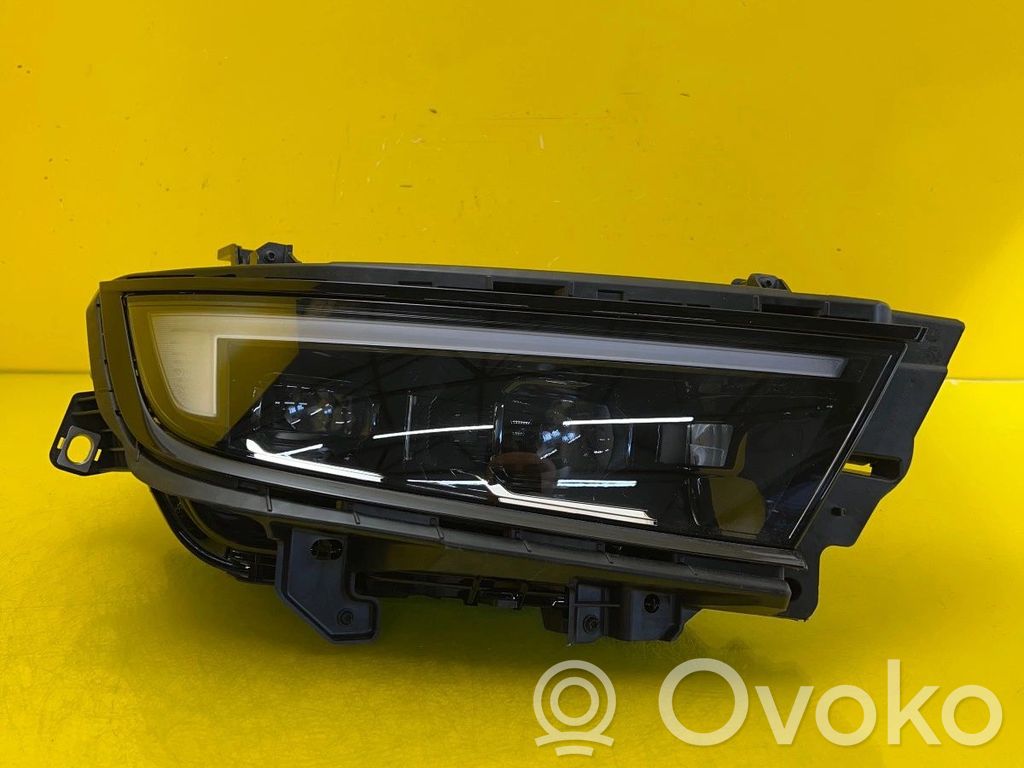 Opel Astra L Lampa przednia 