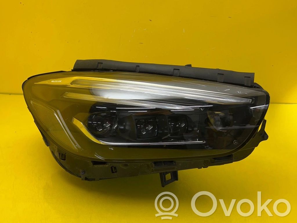 Mercedes-Benz B W247 Lampa przednia 