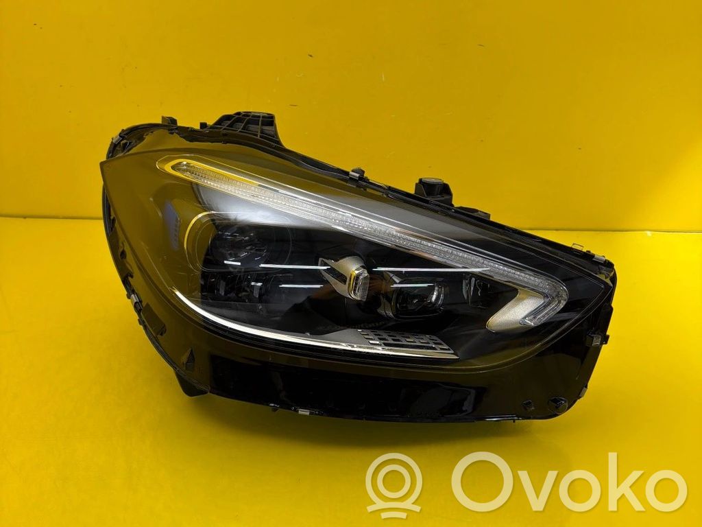 Mercedes-Benz C W206 Lampa przednia 