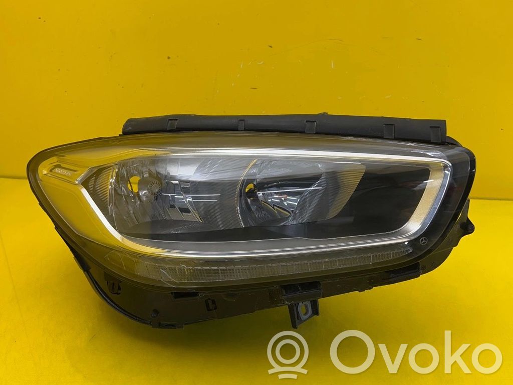 Mercedes-Benz B W247 Lampa przednia 