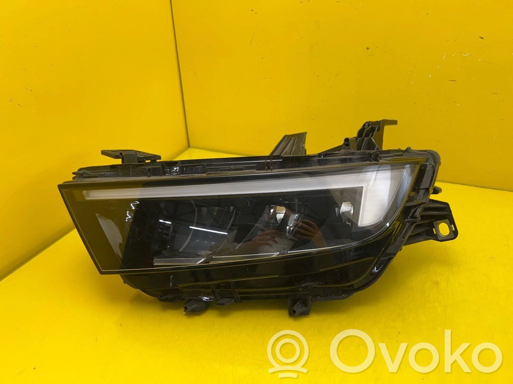 Opel Astra L Etu-/Ajovalo 