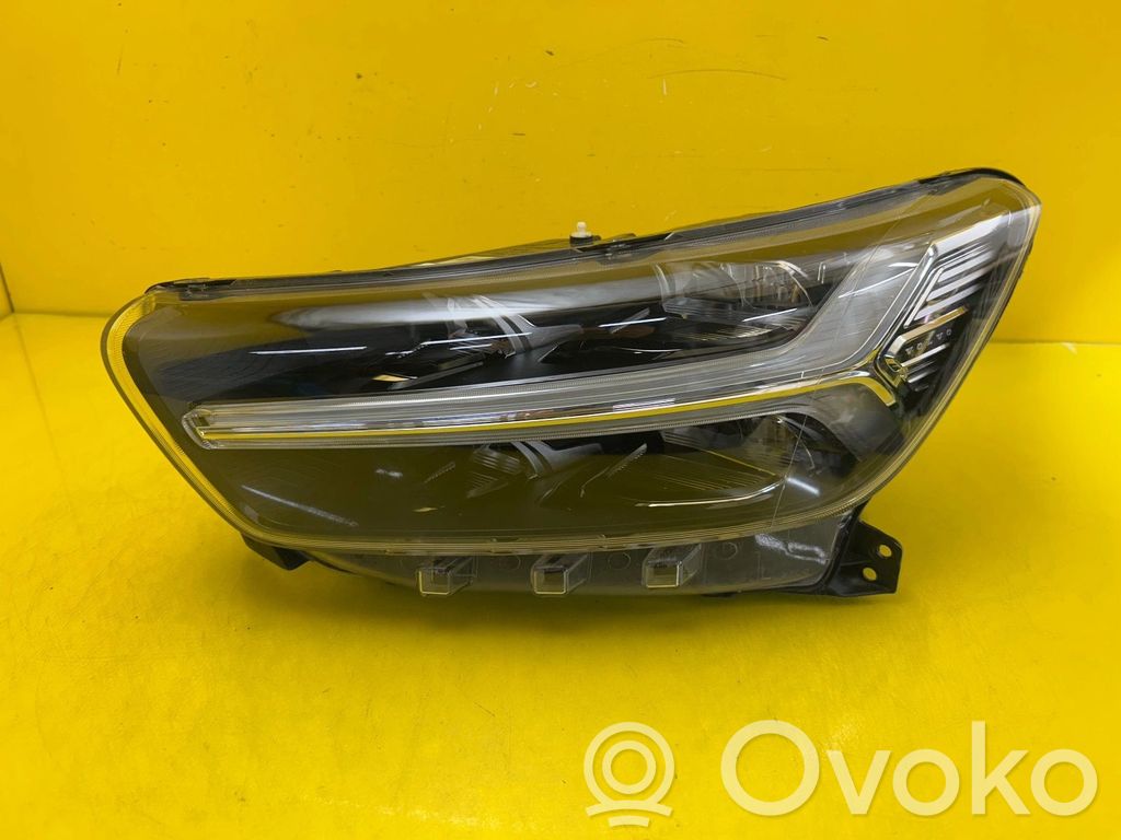 Volvo XC40 Lampa przednia 