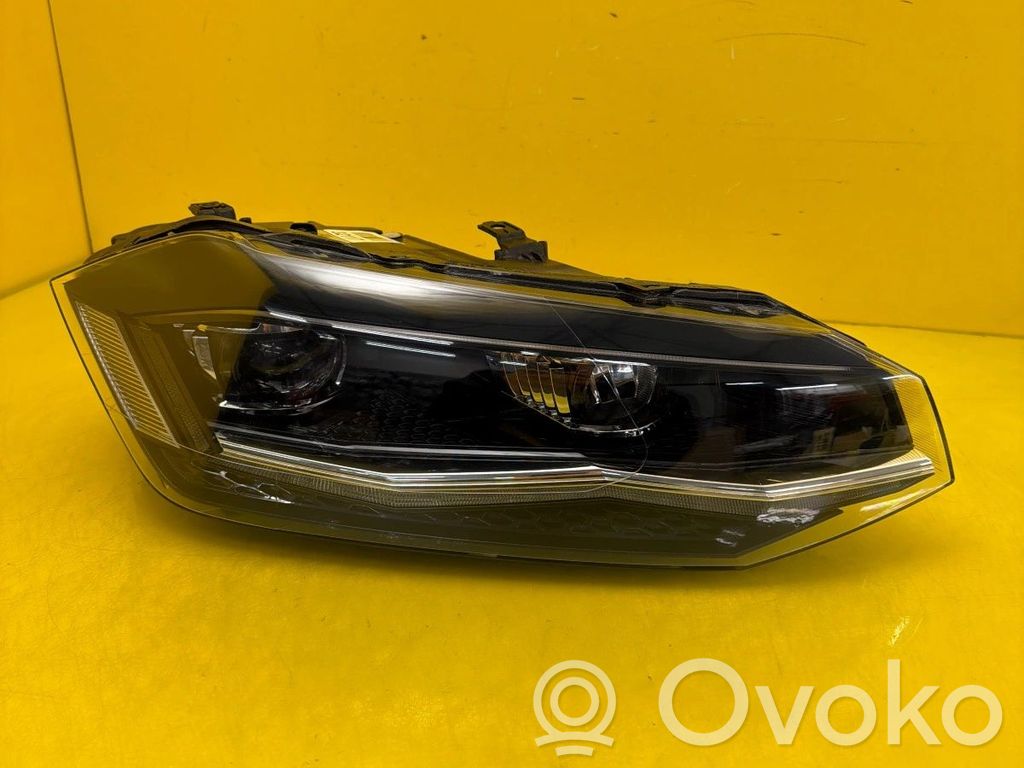 Volkswagen Polo VI Headlight/headlamp 