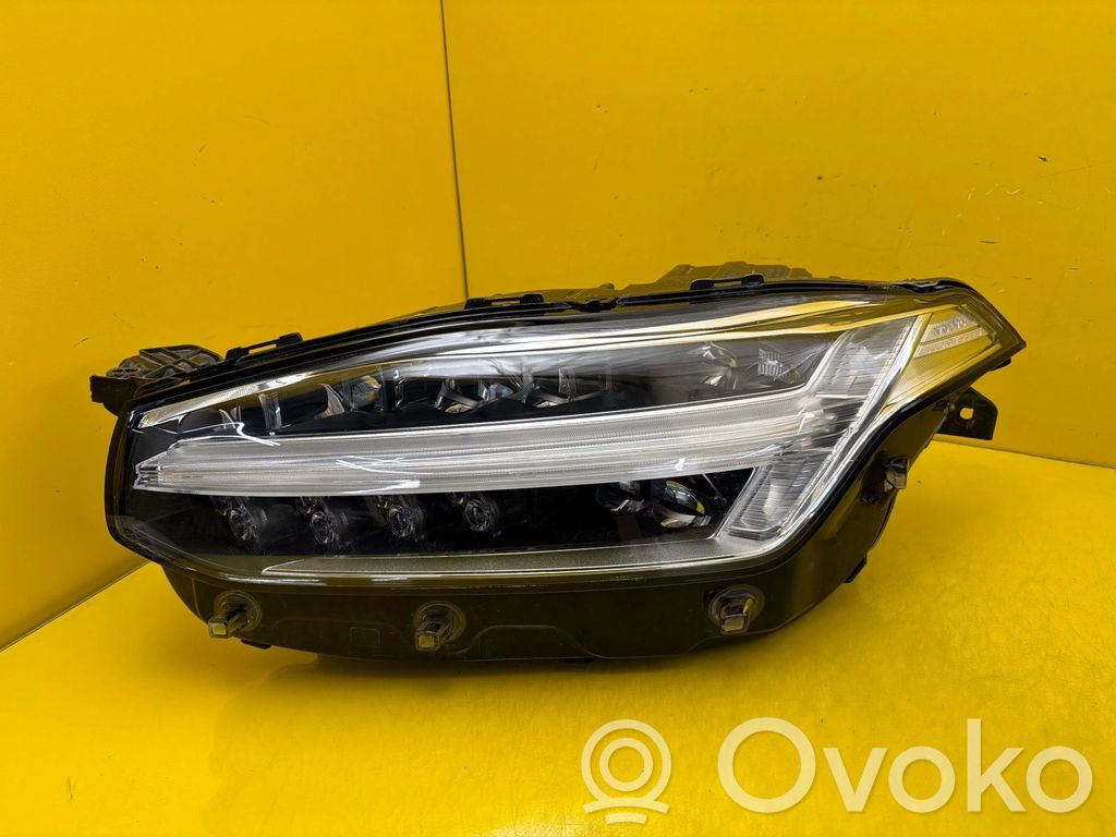 Volvo XC90 Priekšējais lukturis 