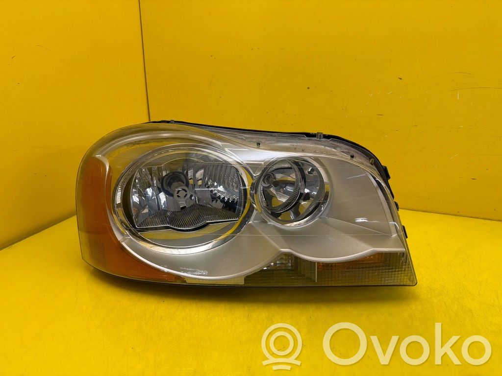 Volvo XC90 Lampa przednia 