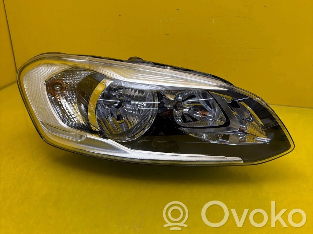 Volvo XC60 Lampa przednia 