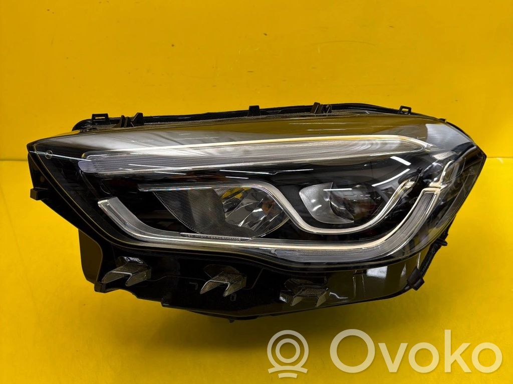 Mercedes-Benz GLA H247 Lampa przednia 