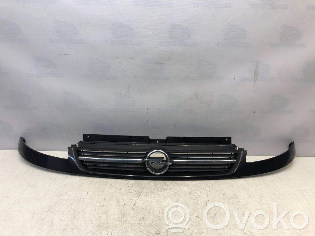 Opel Vivaro Front bumper upper radiator grill 