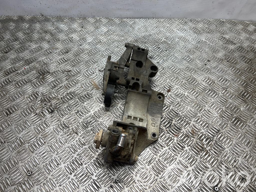 Volkswagen Transporter - Caravelle T5 Mocowanie alternatora 