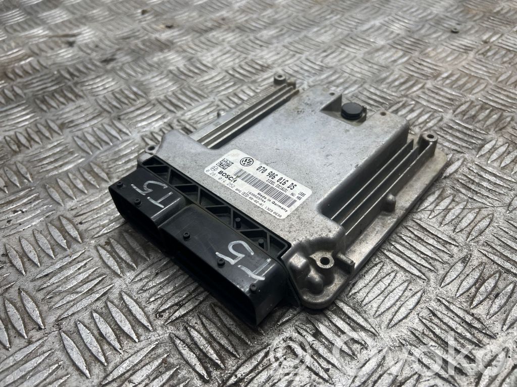 Engine control unit/module   070906016DS,1039S23744,0281014252