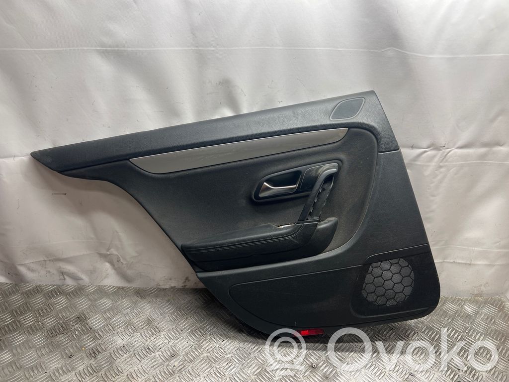 Volkswagen PASSAT CC Обшивка задней двери 