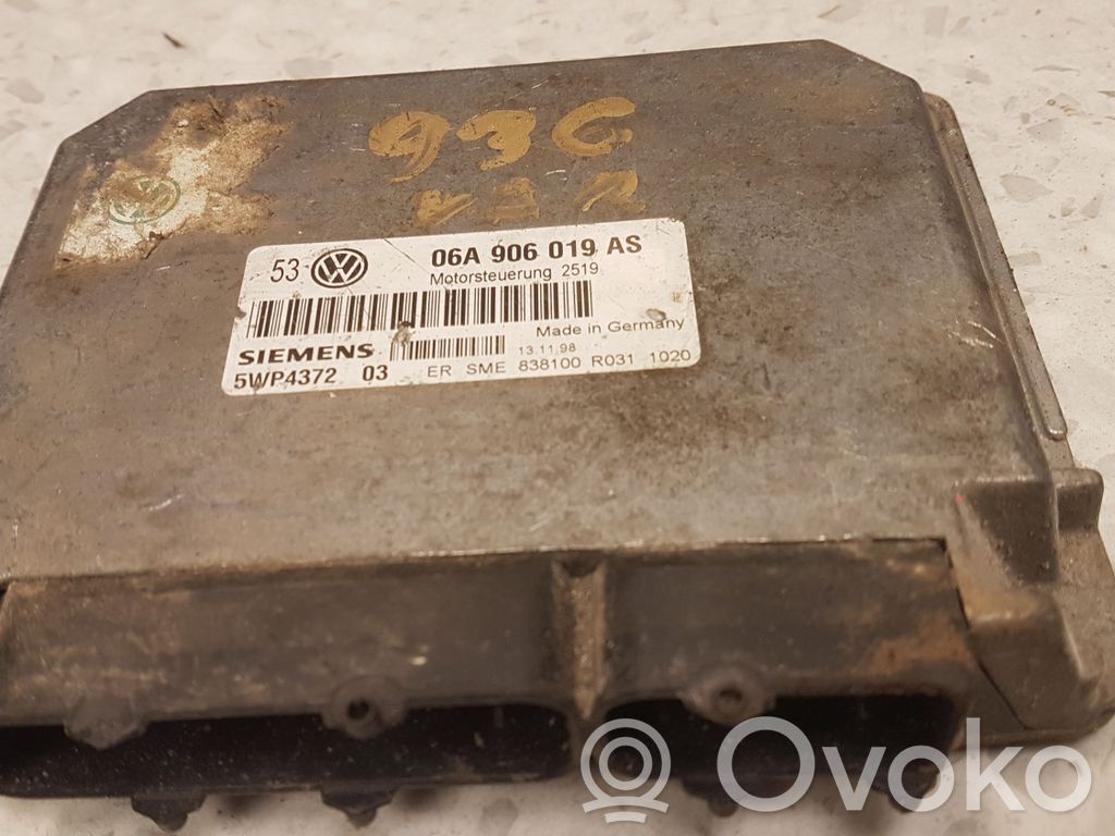 Volkswagen Golf IV Engine control unit/module 