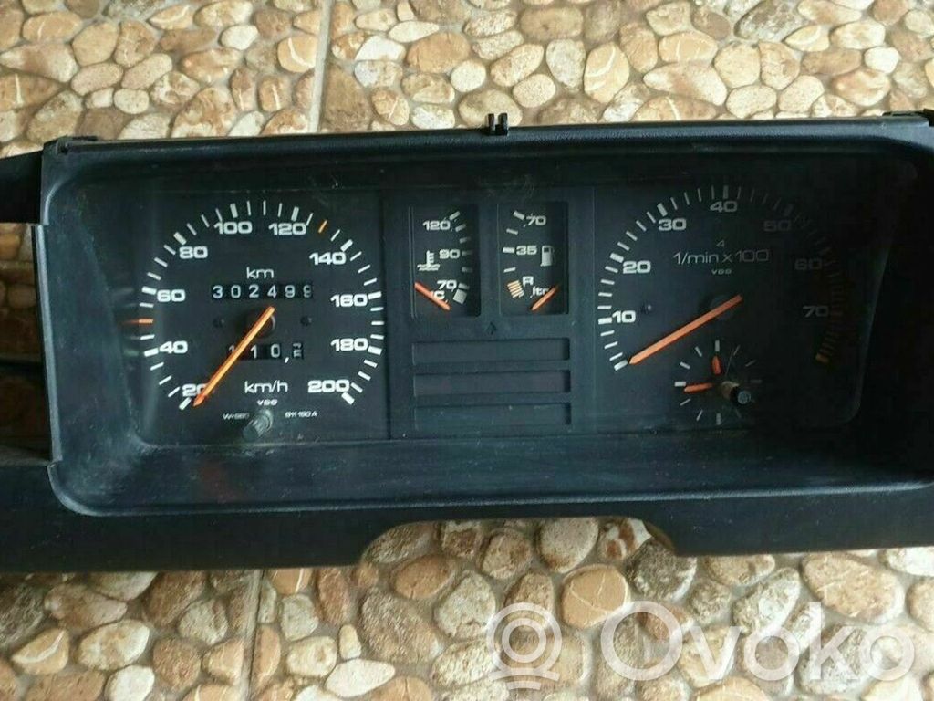 Audi 80 90 B2 Geschwindigkeitsmesser Cockpit 