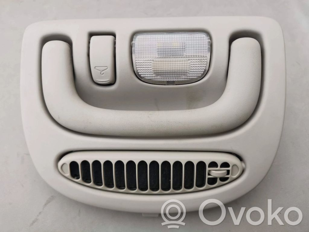 Chrysler Voyager Aizmugurējo vietu apgaismojums 