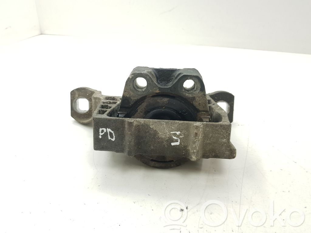 Ford Focus Engine mount bracket 