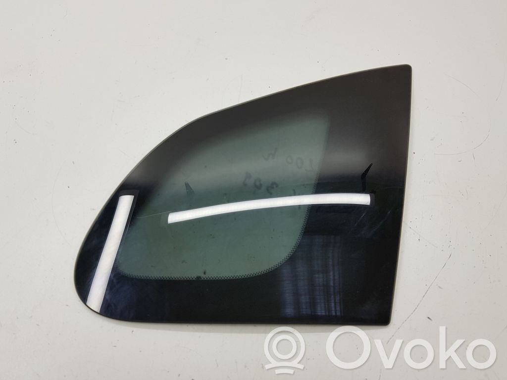 Lexus CT 200H Vidrio lateral trasero 