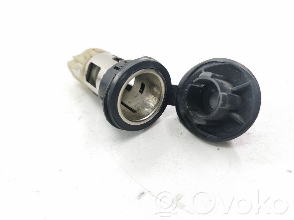 12 V Socket (rear)