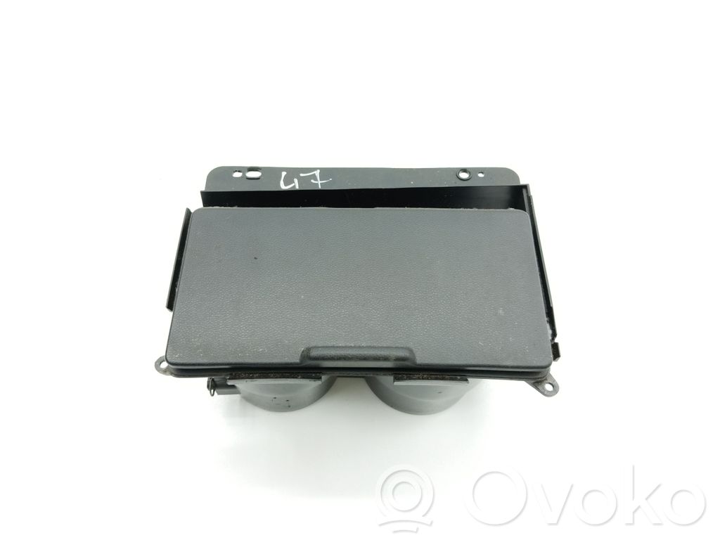 Mazda 5 Cup holder front 