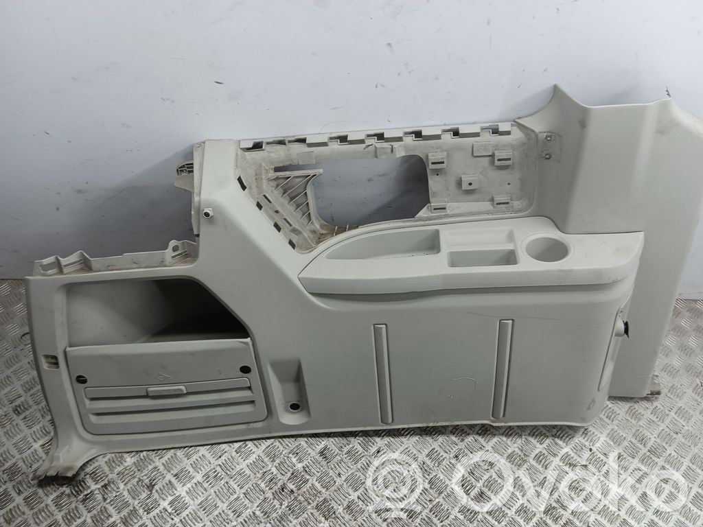 Chrysler Voyager Boczek / Tapicerka / bagażnika 