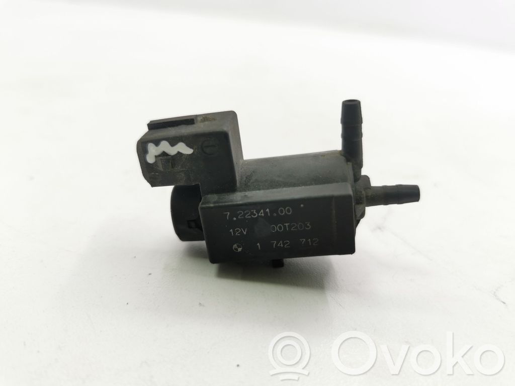 Vacuum valve   1742712,72234100