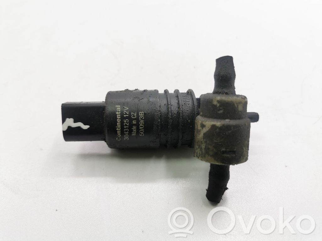 Windscreen/windshield washer pump   3043125