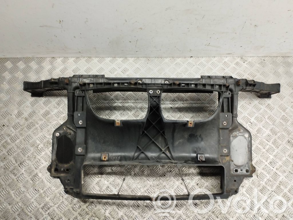 BMW 1 E81 E87 Jäähdyttimen kehyksen suojapaneeli 